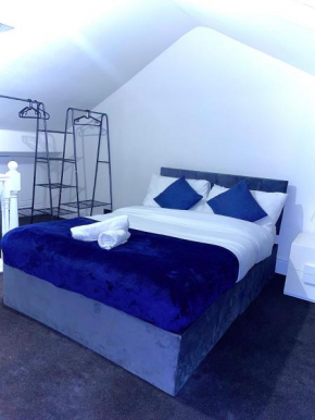 Central 4 bedroom house in the heart of Birmingham city with Free Parking, and sleeps up to 8!